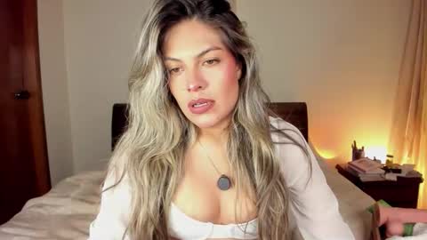 Snapshot of s_u_n_r_i_s_e_e chatting on March 2026 04:36:02 AM Leslie Beltrn online show from March 2026 04:36:02 AM