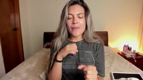 Snapshot of s_u_n_r_i_s_e_e chatting on March 2026 04:29:01 AM Leslie Beltrn online show from March 2026 04:29:01 AM