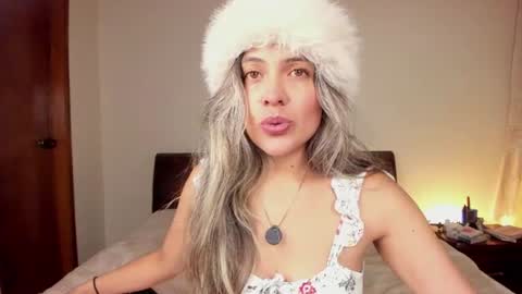 Snapshot of s_u_n_r_i_s_e_e chatting on June 2026 03:51:01 AM Leslie Beltrn online show from June 2026 03:51:01 AM