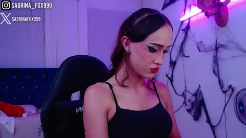 sabrina fox online show from December 2025 04:18:02 AM