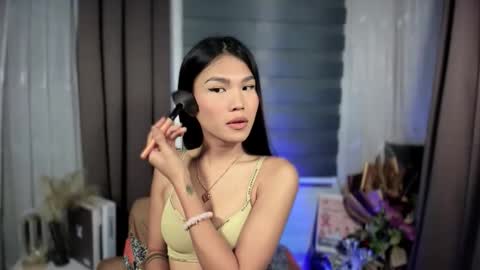 Snapshot of sabrina_maxx chatting on November 2025 04:07:01 PM Nadine online show from November 2025 04:07:01 PM