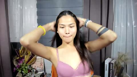 Snapshot of sabrina_maxx chatting on January 2026 04:22:01 PM Nadine online show from January 2026 04:22:01 PM