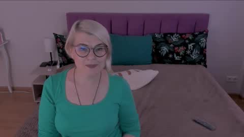 Sabrina MacMarren online show from February 2025 10:20:02 AM