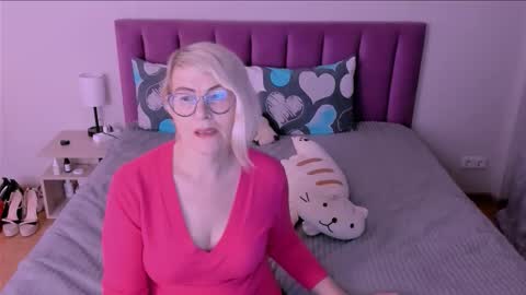 Sabrina MacMarren online show from September 2025 08:08:02 PM