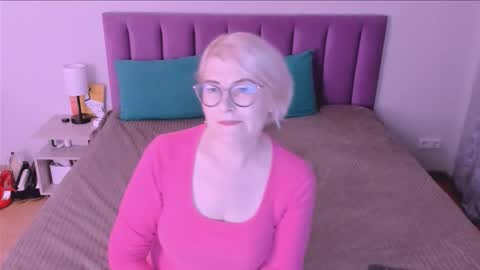 Sabrina MacMarren online show from September 2025 03:50:02 PM