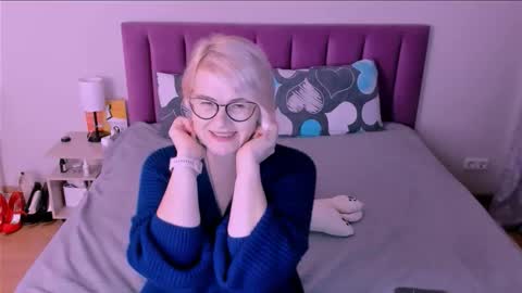 Sabrina MacMarren online show from October 2025 07:00:01 PM