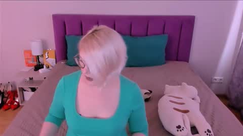 Sabrina MacMarren online show from October 2025 09:31:01 AM