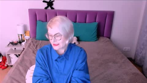 Sabrina MacMarren online show from October 2025 02:31:01 PM