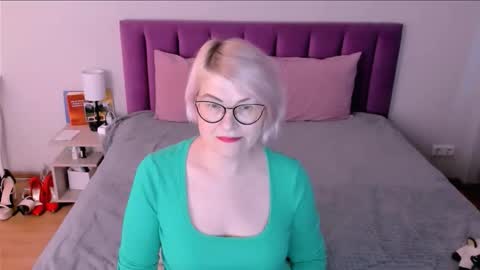 Sabrina MacMarren online show from December 2025 07:24:01 AM