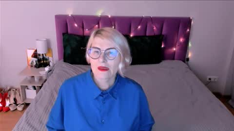 Sabrina MacMarren online show from December 2025 02:34:01 PM