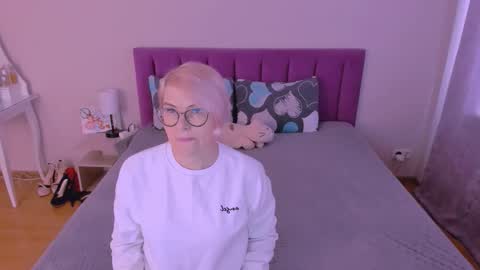 Sabrina MacMarren online show from February 2026 06:43:02 AM