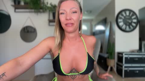 Snapshot of sacha__xx chatting on June 2026 12:49:01 PM sacha__xx online show from June 2026 12:49:01 PM