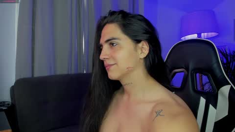 Im CryDuran    Instagram   CryDuraann  online show from January 2025 04:50:02 PM