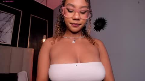 Sophie online show from November 2025 05:40:01 AM