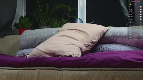 Adam online show from September 2025 05:07:01 AM