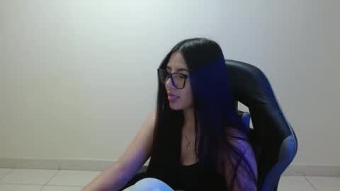 Sahaliefox  online show from April 2026 10:04:01 PM