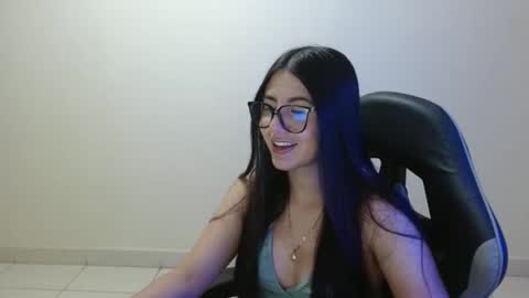 Sahaliefox  online show from April 2026 09:10:02 PM