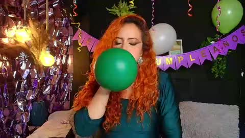 Snapshot of sahra_tayl0r_ chatting on April 2026 05:19:02 PM SARA online show from April 2026 05:19:02 PM