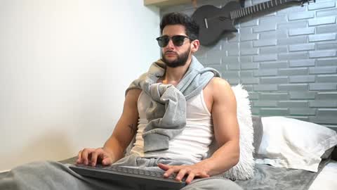 saimon  online show from January 2025 09:00:01 PM