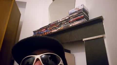 Snapshot of sakssirioun chatting on April 2026 03:11:02 AM Cluuter online show from April 2026 03:11:02 AM