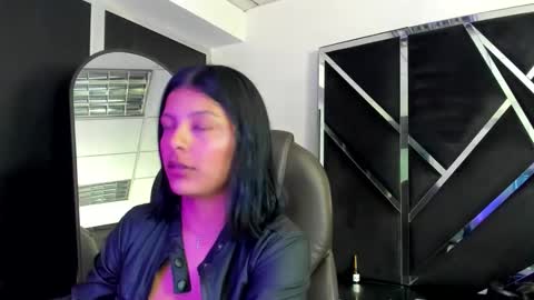 salmaportman_ online show from October 2025 04:02:01 AM