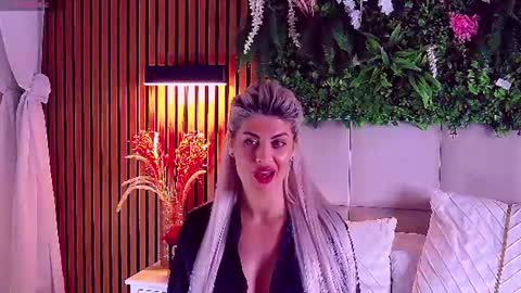 Snapshot of salmaroze chatting on June 2026 05:09:02 AM SalmaRoze online show from June 2026 05:09:02 AM