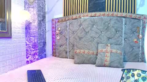 salome_cruxx online show from December 2025 12:23:02 PM