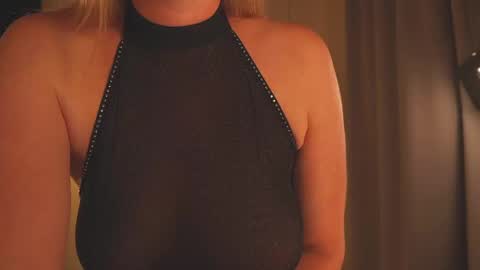 Snapshot of saltedhoney chatting on May 2026 07:45:02 PM IsaBella- online show from May 2026 07:45:02 PM