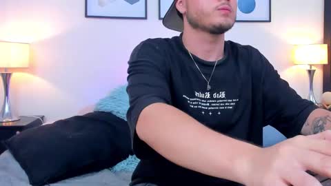 Snapshot of salvatore_muller chatting on November 2025 04:36:02 AM Salvatore  online show from November 2025 04:36:02 AM