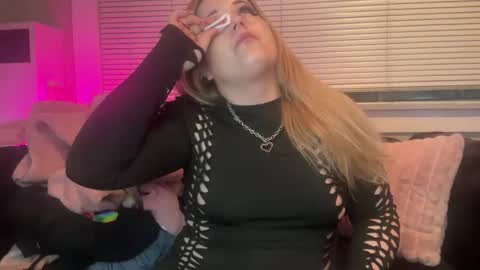 Snapshot of samanthafever chatting on December 2025 02:49:01 AM samanthafever online show from December 2025 02:49:01 AM