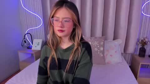 Alejandra  online show from October 2025 11:52:02 AM