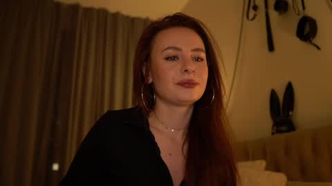 Snapshot of samanthavixen chatting on January 2025 05:48:01 PM Goddess Samantha Vixen online show from January 2025 05:48:01 PM