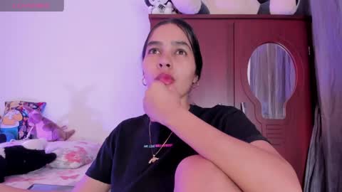 Snapshot of samara_jonnes_ chatting on May 2026 04:50:01 AM Samara is my name a pleasure delighted that you are here leave your thumb up it is important to me online show from May 2026 04:50:01 AM