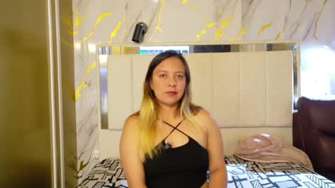 Snapshot of sami_1_8 chatting on April 2026 04:12:01 AM Samy online show from April 2026 04:12:01 AM