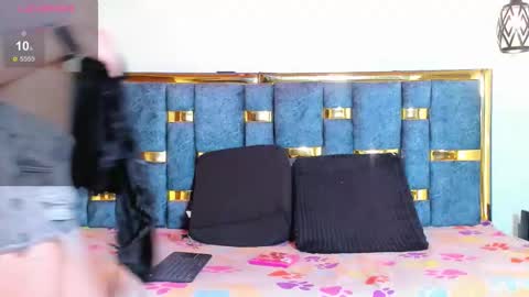 Sammy fox18 online show from October 2025 07:14:01 PM