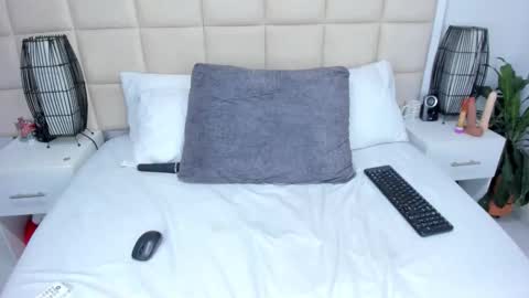 Nice to meet you guys my name is Lina. online show from September 2025 04:16:02 AM