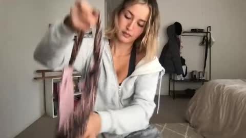 Snapshot of sammyygirlxx chatting on May 2026 01:36:01 AM Sammy online show from May 2026 01:36:01 AM