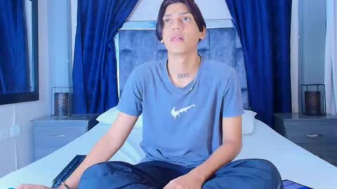 Snapshot of samuel_sincee chatting on January 2025 03:20:01 AM Samuel Sincee online show from January 2025 03:20:01 AM