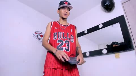 Snapshot of samuel_suarez chatting on May 2026 03:45:02 AM online show from May 2026 03:45:02 AM