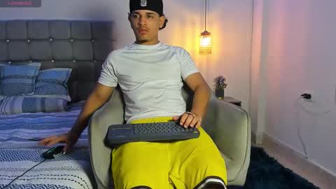 samxx_muscle online show from October 2025 01:42:01 PM