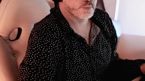 Sanders online show from January 2025 02:04:01 AM