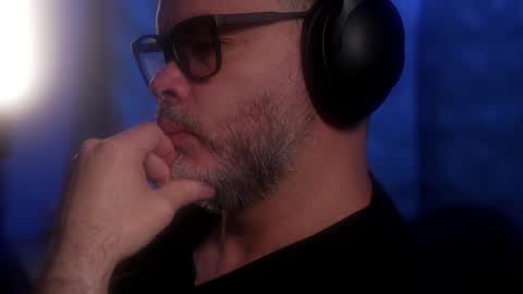 Sanders online show from October 2025 02:53:01 AM