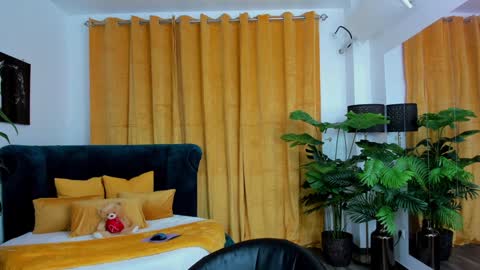 Sandra online show from November 2025 06:50:01 PM