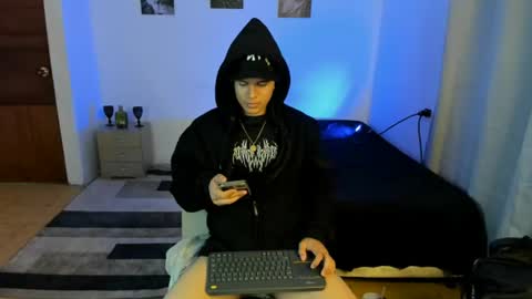 Snapshot of sant_wahlberg chatting on June 2026 10:44:01 PM Sant online show from June 2026 10:44:01 PM