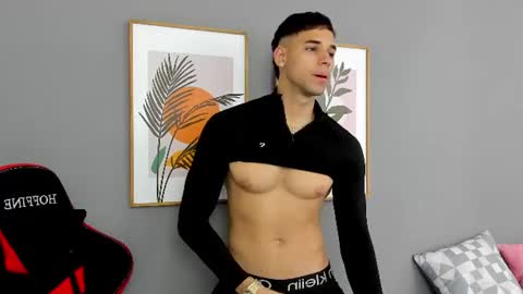 Maximo Santana online show from July 2026 12:44:02 PM