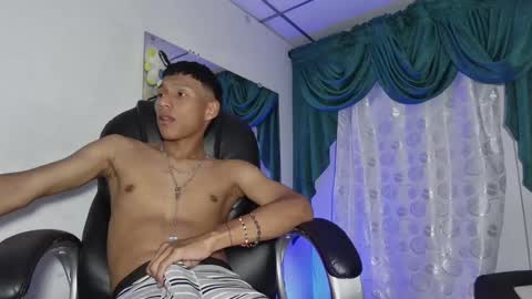 Snapshot of santiago_boyy chatting on March 2025 06:00:02 AM Thiago online show from March 2025 06:00:02 AM