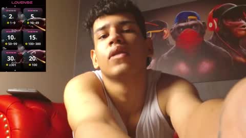 Snapshot of santiago_foxx chatting on November 2025 01:05:01 AM santi online show from November 2025 01:05:01 AM