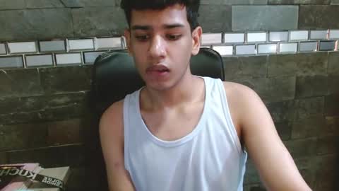 Snapshot of santiago_foxx chatting on November 2025 04:40:02 PM santi online show from November 2025 04:40:02 PM