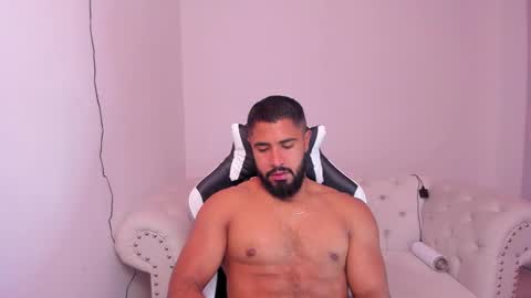 santiago_huntt online show from February 2025 12:33:01 PM