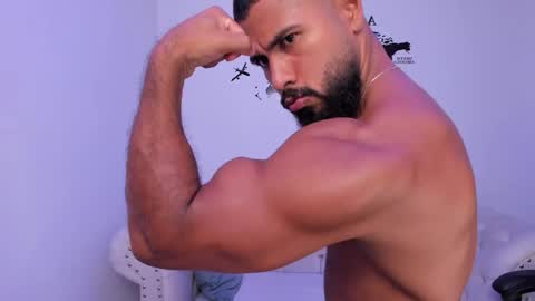 santiago_huntt online show from September 2025 08:41:01 PM